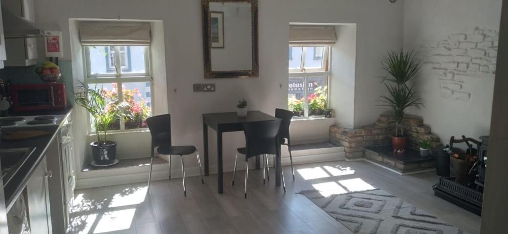 Up Stairs Double Apartment Innishannon Mariners Rest 科克 外观 照片