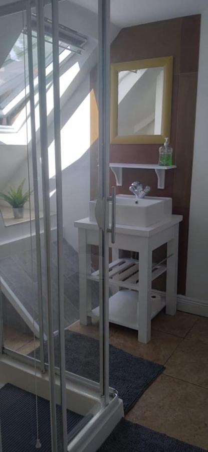 Up Stairs Double Apartment Innishannon Mariners Rest 科克 外观 照片